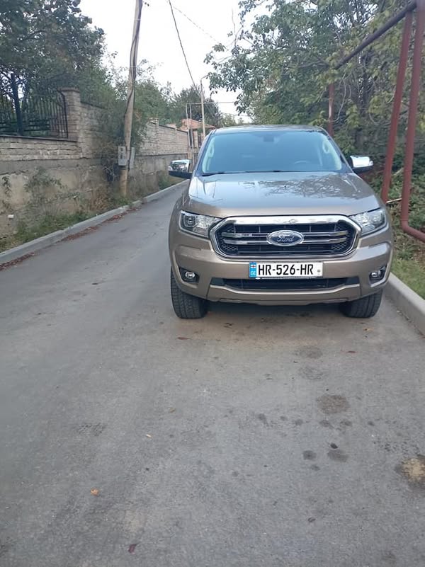 Avtomobil