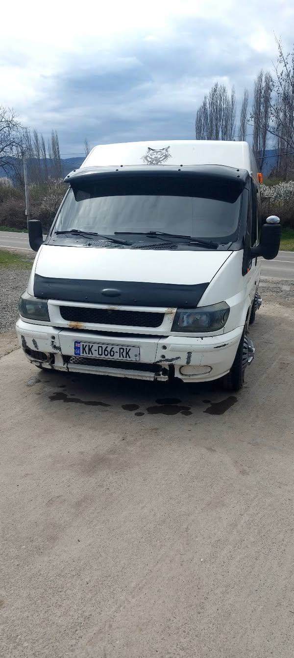 Avtomobil 2001