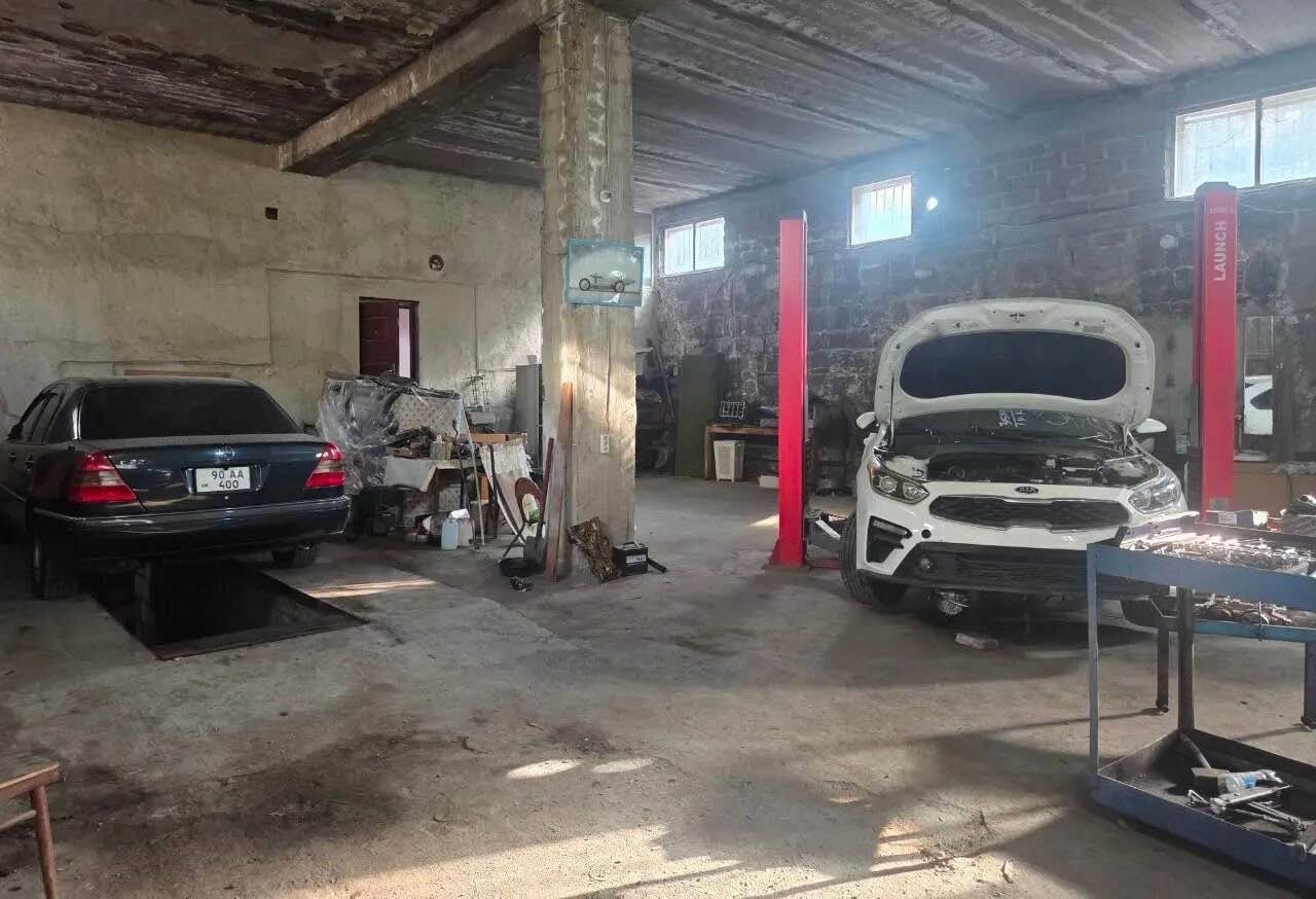 Ticari alan, Erivan — 400,000 ₼