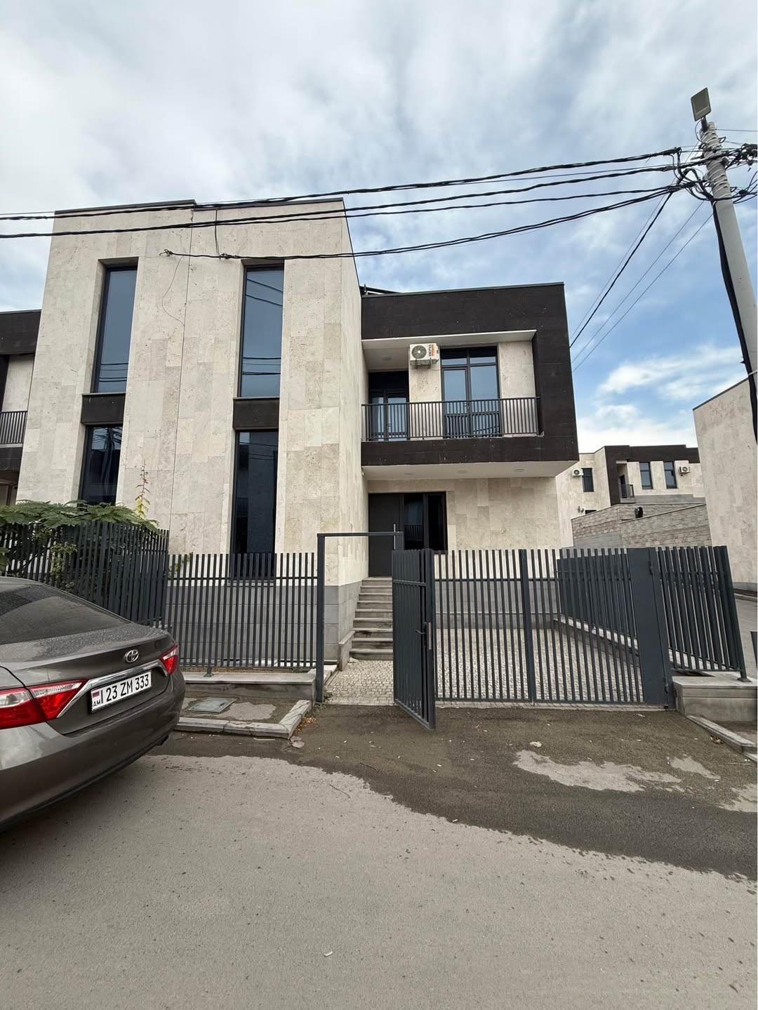 Վաճառվում է բնակարան, Երևան