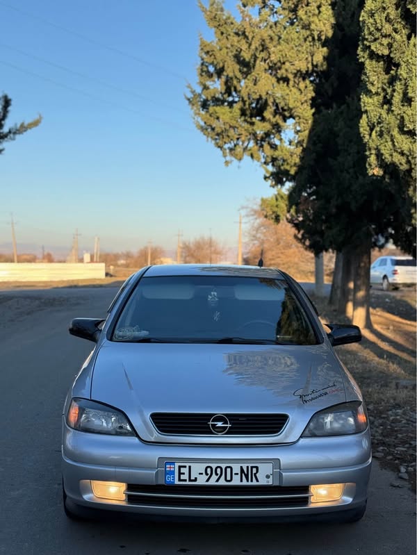 Avtomobil