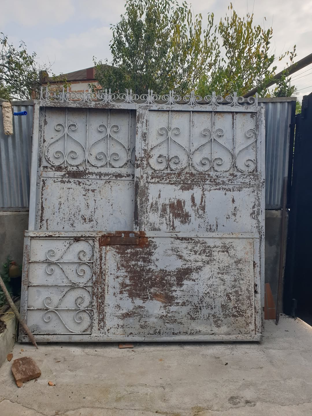 Qapılar müqavilə ilə satılır. Telefon nömrəsi