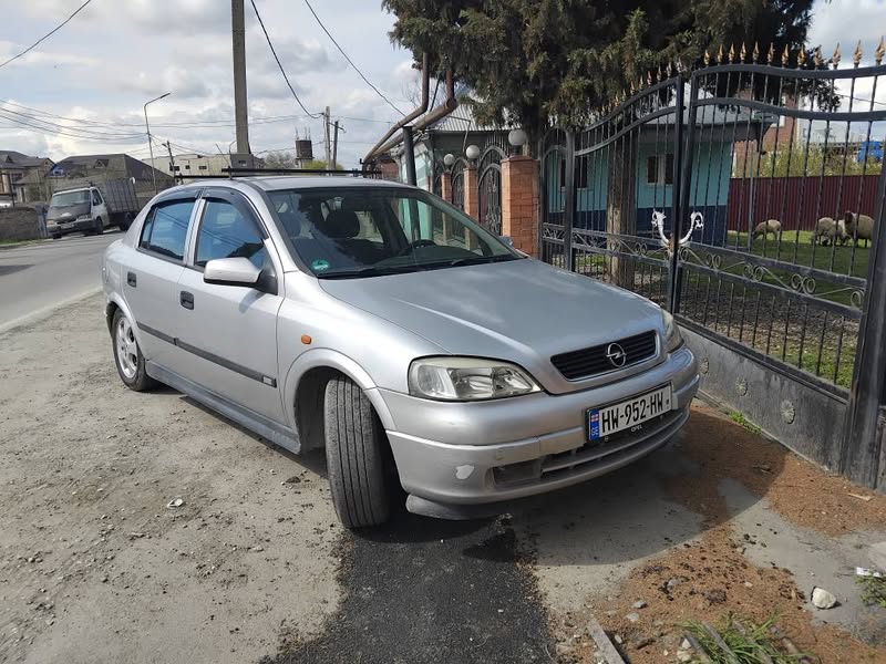Avtomobil