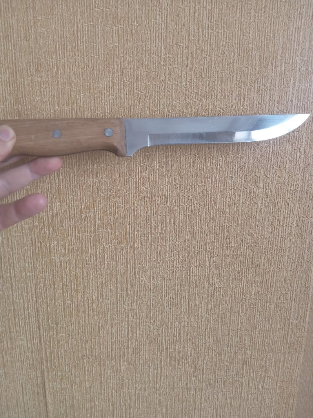 Yeni təmizlənməmiş mətbəx bıçağı