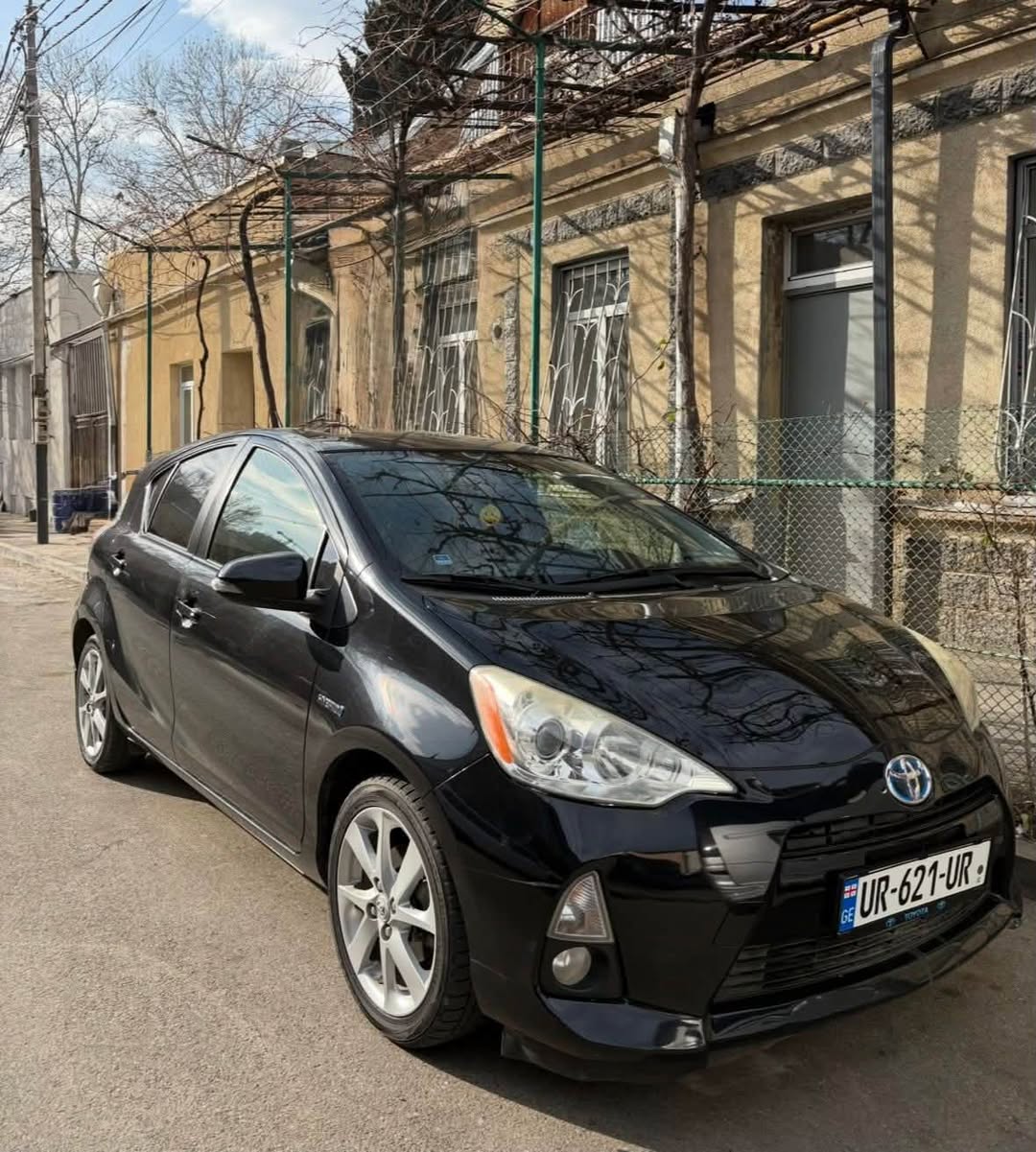 PRIUS C 2015