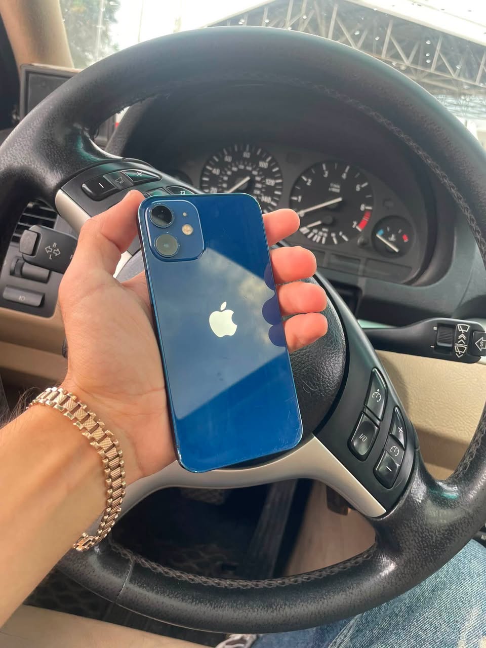 Վաճառվում է iPhone 12/mini/64Gb աշխատում է իդեալականորեն: Ամբողջ բանը` 399₾