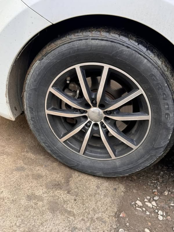Avtomobil 2015 — 5,000$