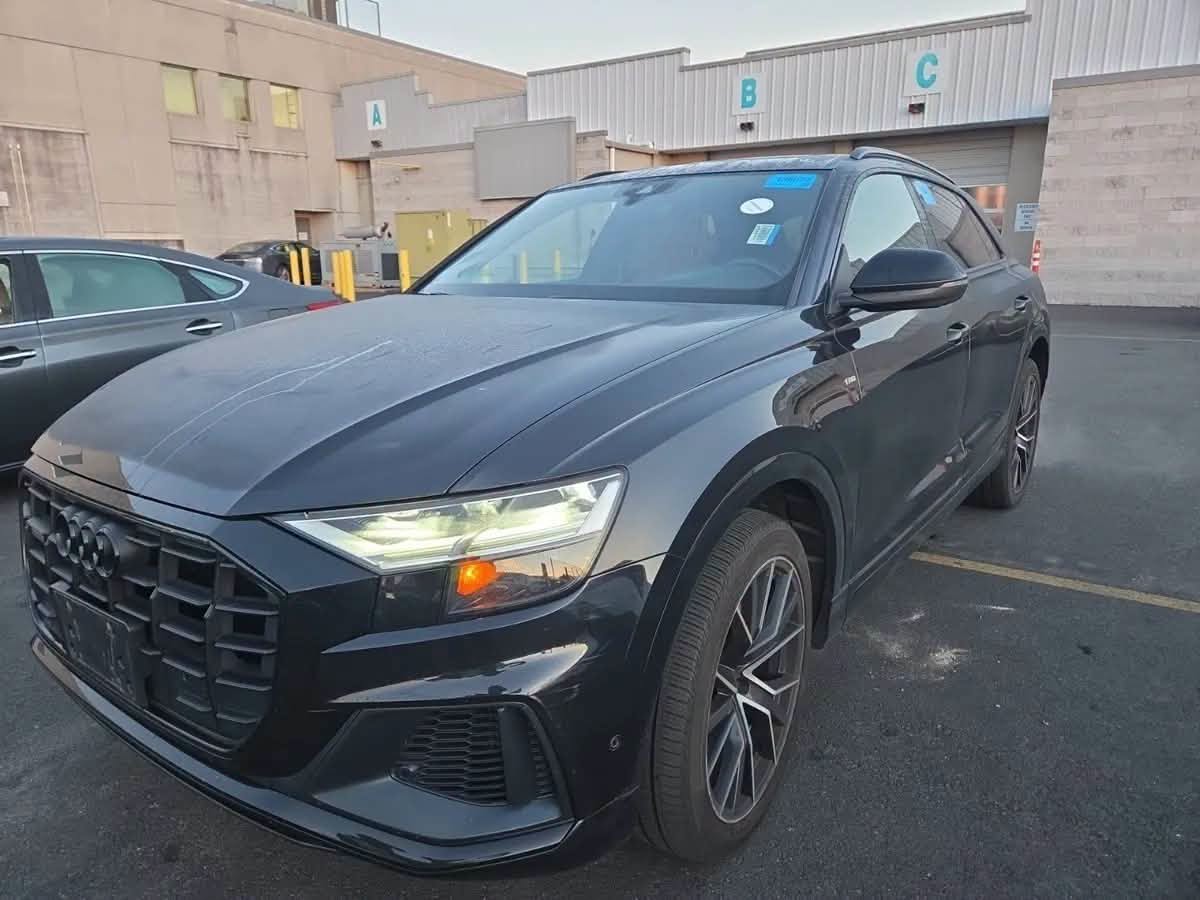 Audi Q8 2021 — 26,000$