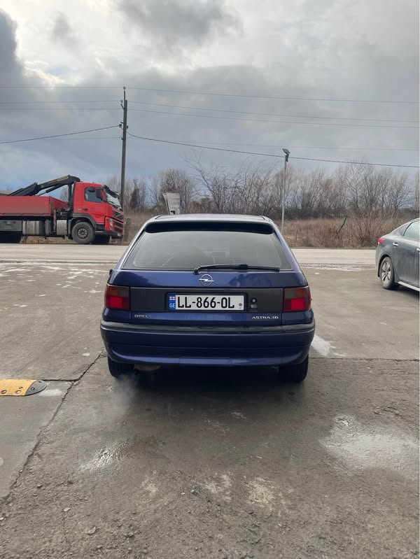 Avtomobil