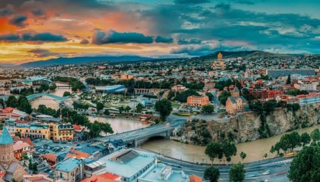 ვმუშაობთ ოთხ კაციანი ბრიგადა სამშენებლო მასალების