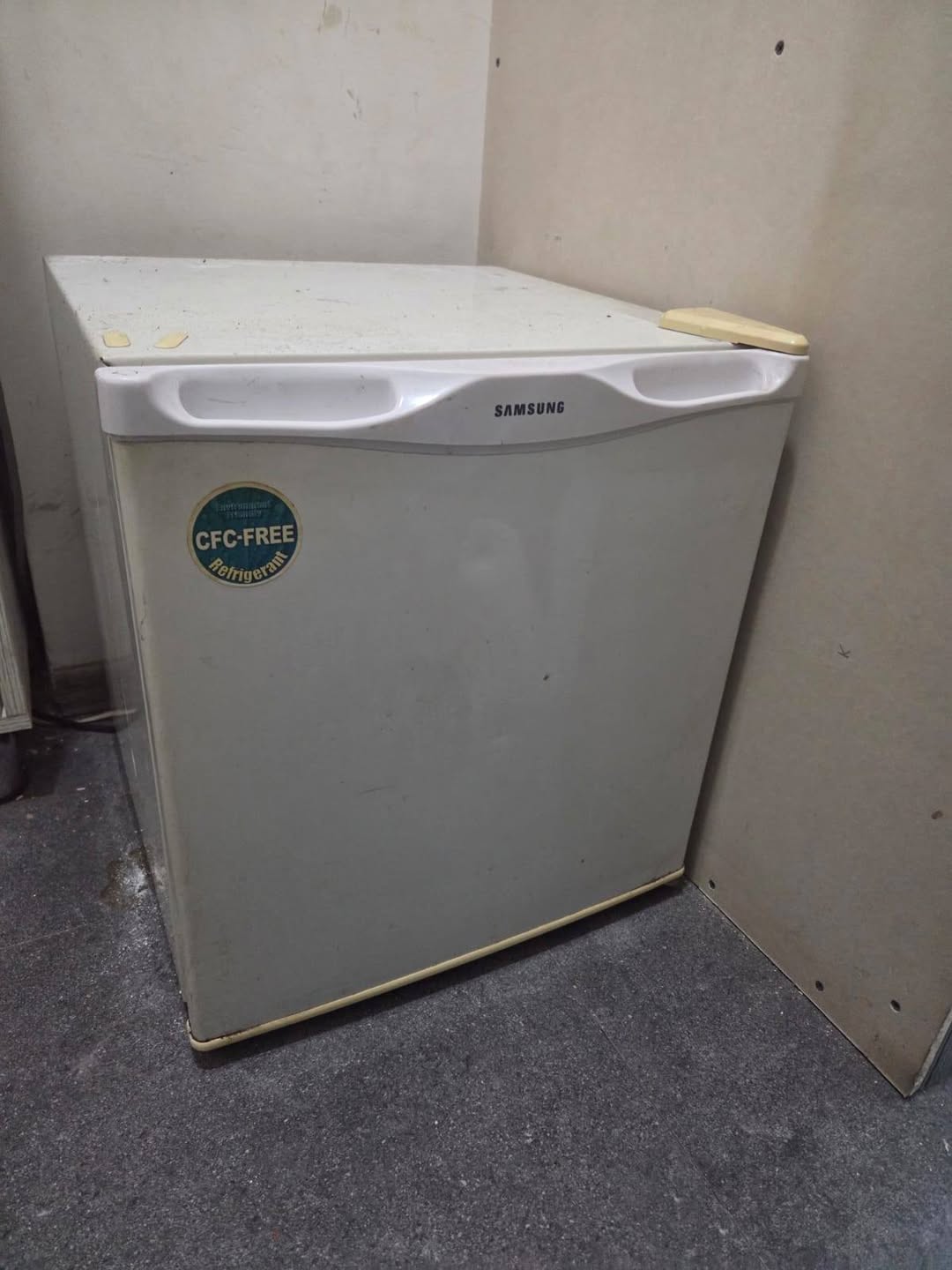 Satılık mini buzdolabı, mükemmel çalışır 180
