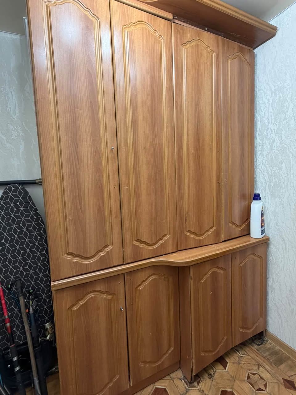 A large shoe rack is for sale. The price is 200