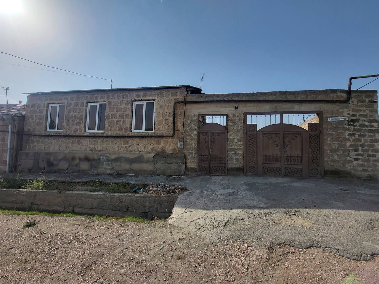 Home, Artashat