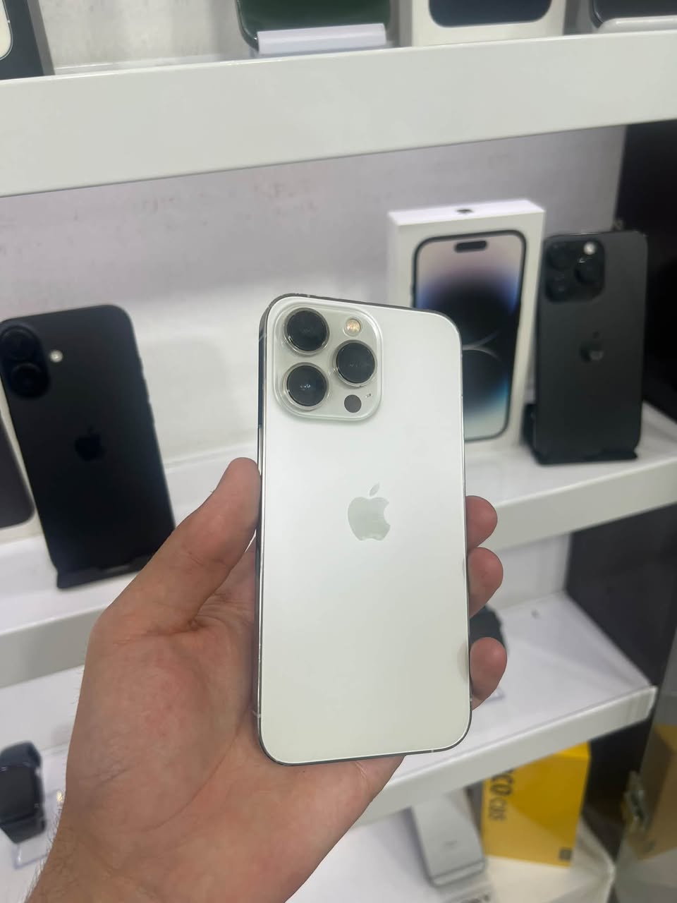 IPhone 13 Pro Հեռախոսը գտնվում է