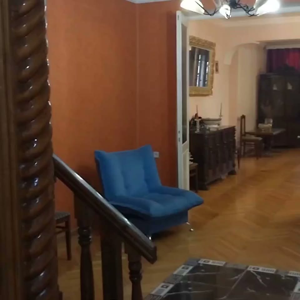 Վաճառվում է 6 սենյականոց բնակարան, Թբիլիսի — $179,000