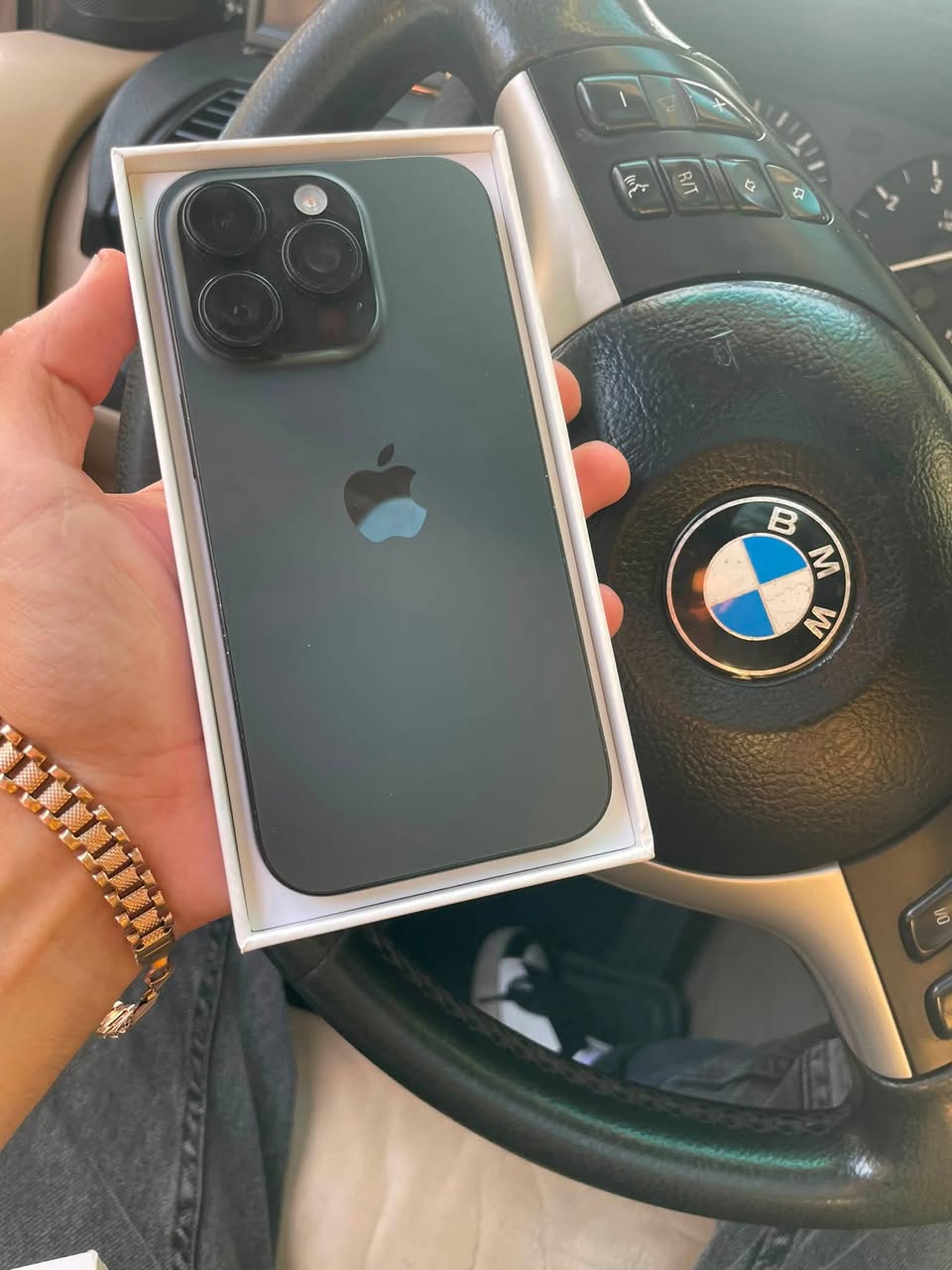 Վաճառվում է iPhone 16/pro/128Gb սիմ կարտ տարբերակ + էսիմ 2000