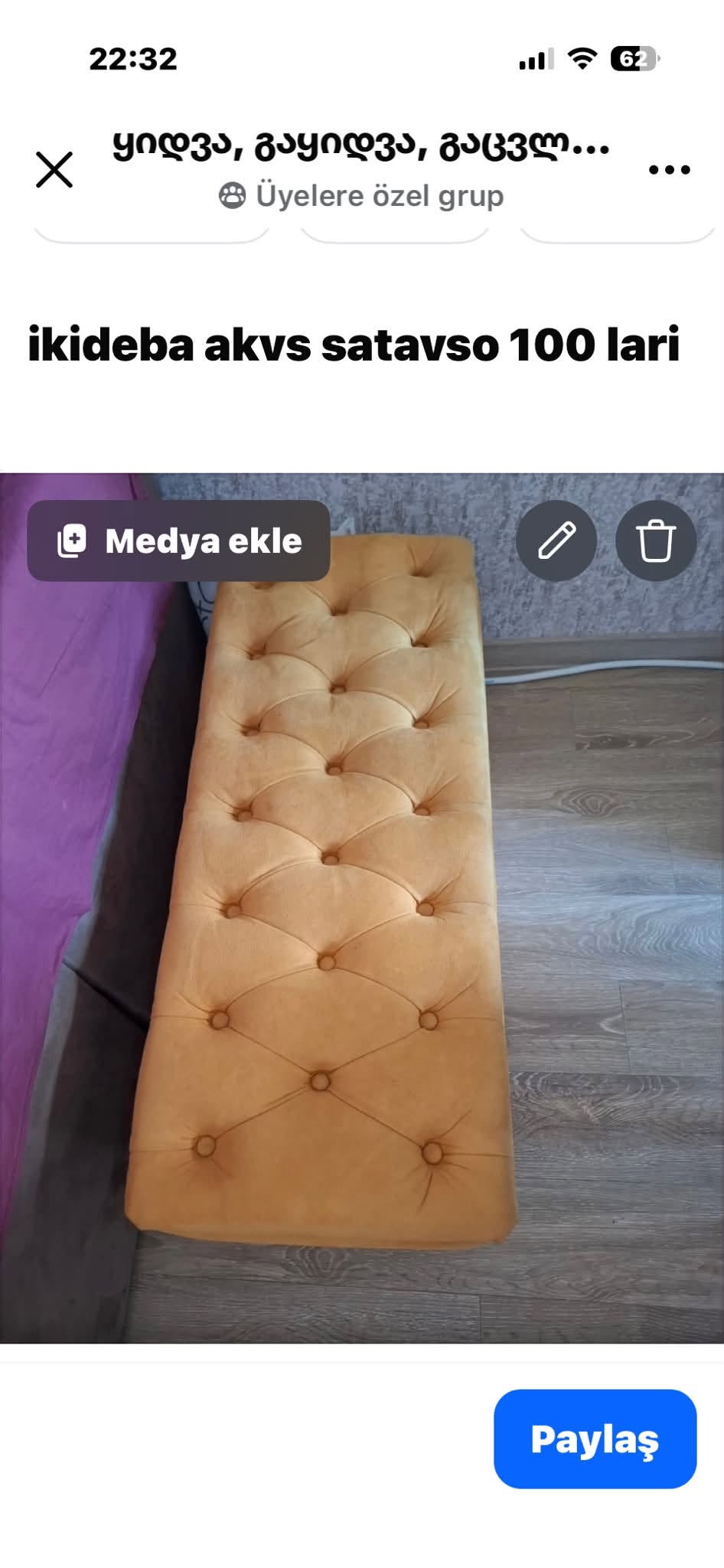 Tufted upholstered bench