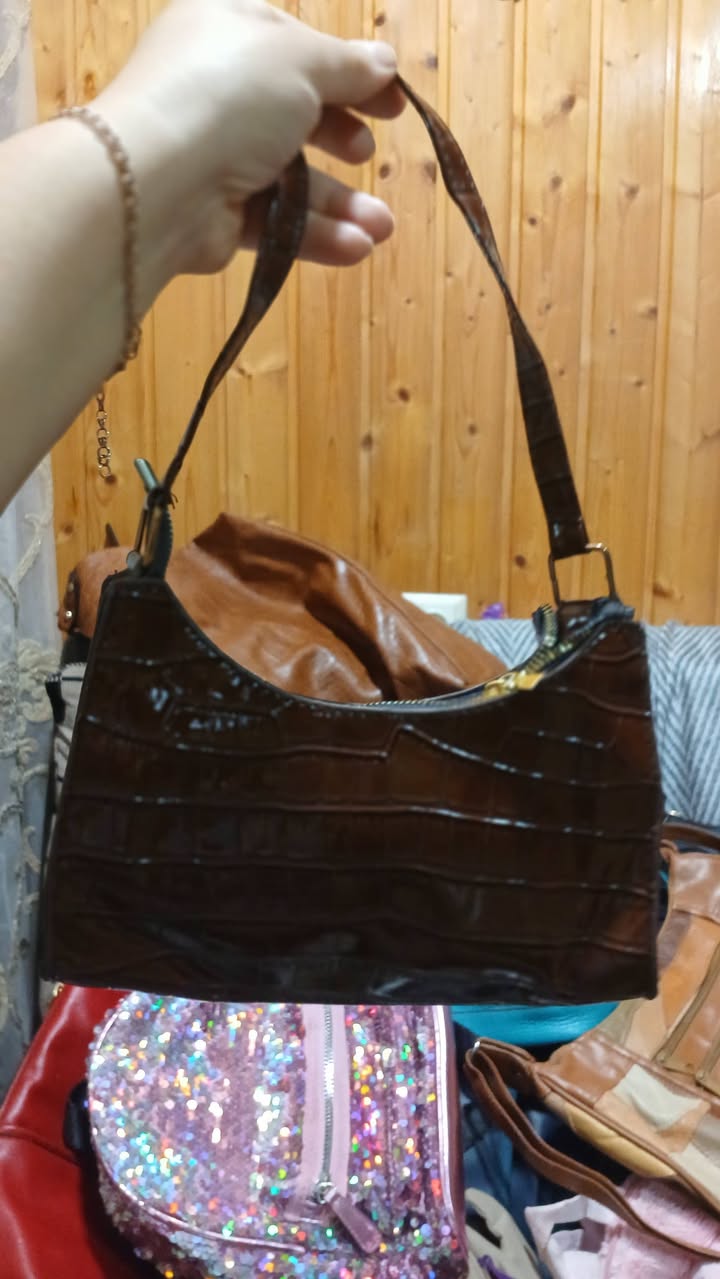 Brown crocodile-embossed shoulder bag
