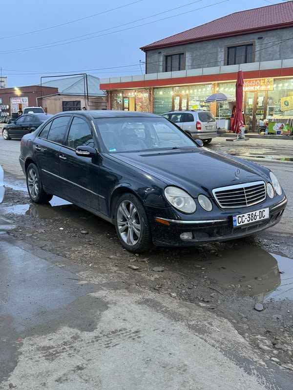 Avtomobil